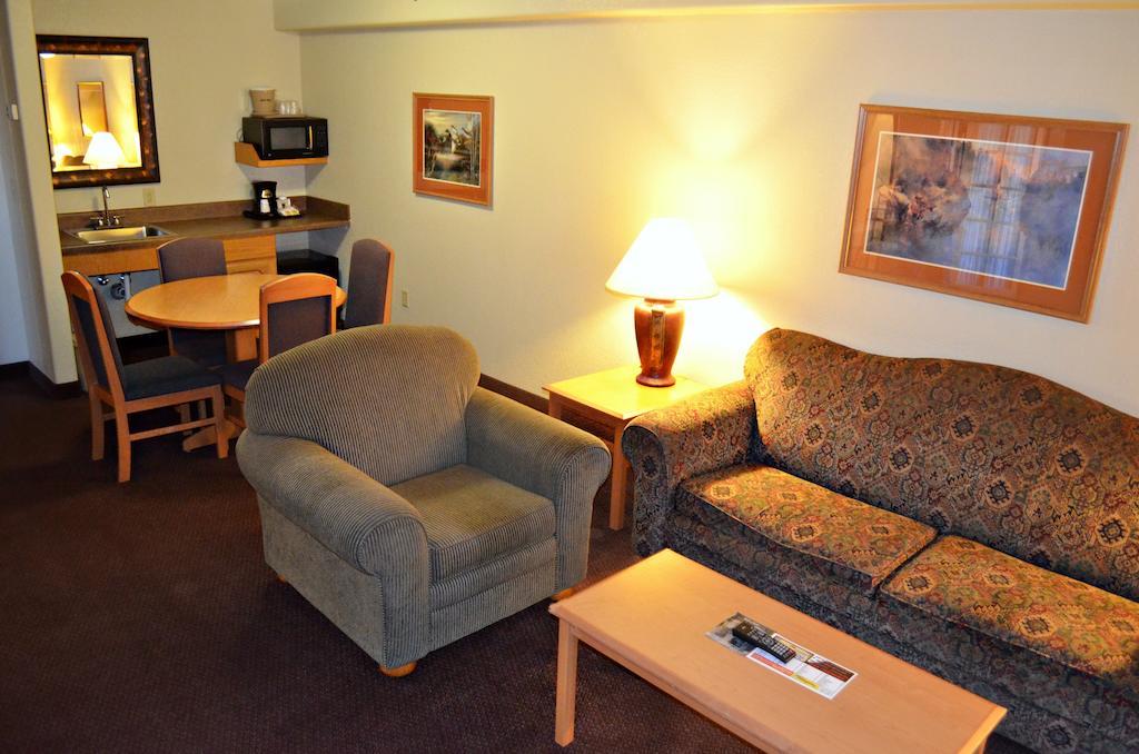 Fossil Creek Hotel & Suites Russell Kültér fotó