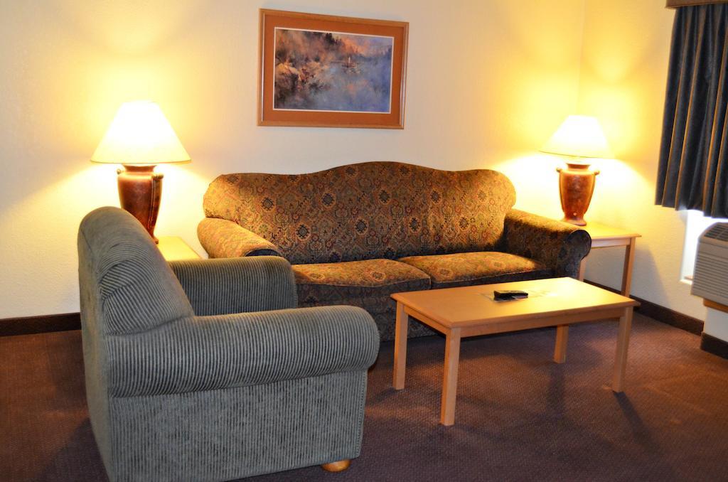 Fossil Creek Hotel & Suites Russell Kültér fotó