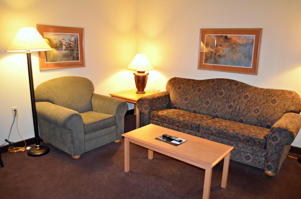 Fossil Creek Hotel & Suites Russell Szoba fotó