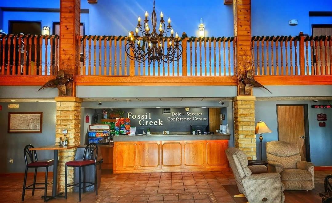 Fossil Creek Hotel & Suites Russell Kültér fotó