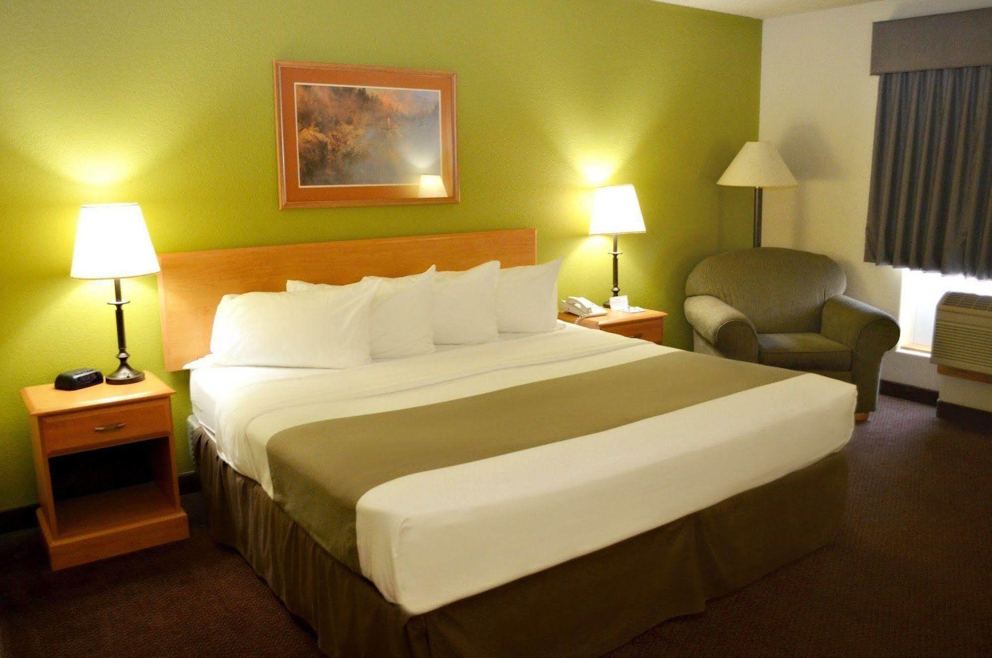 Fossil Creek Hotel & Suites Russell Kültér fotó