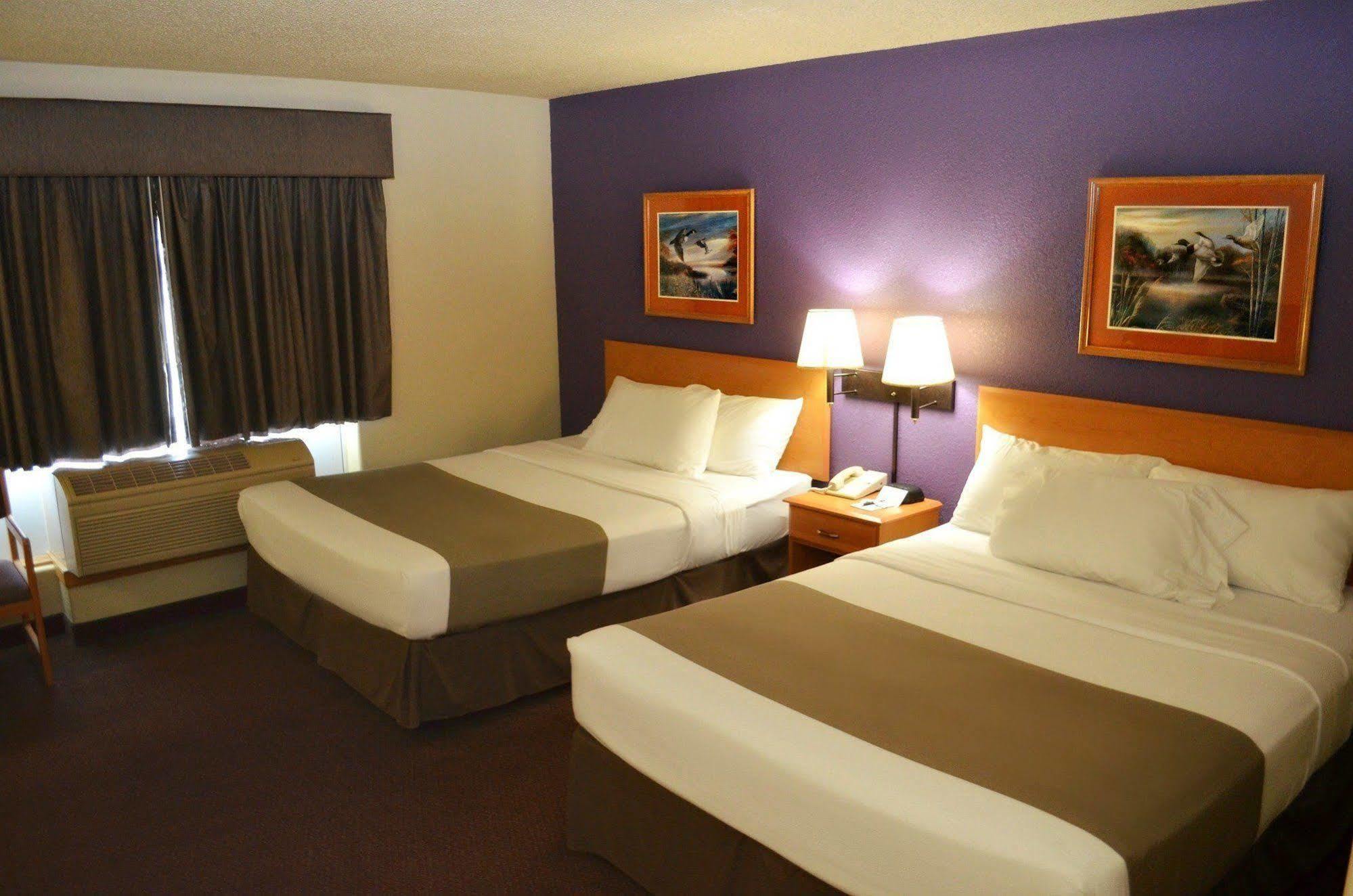 Fossil Creek Hotel & Suites Russell Kültér fotó