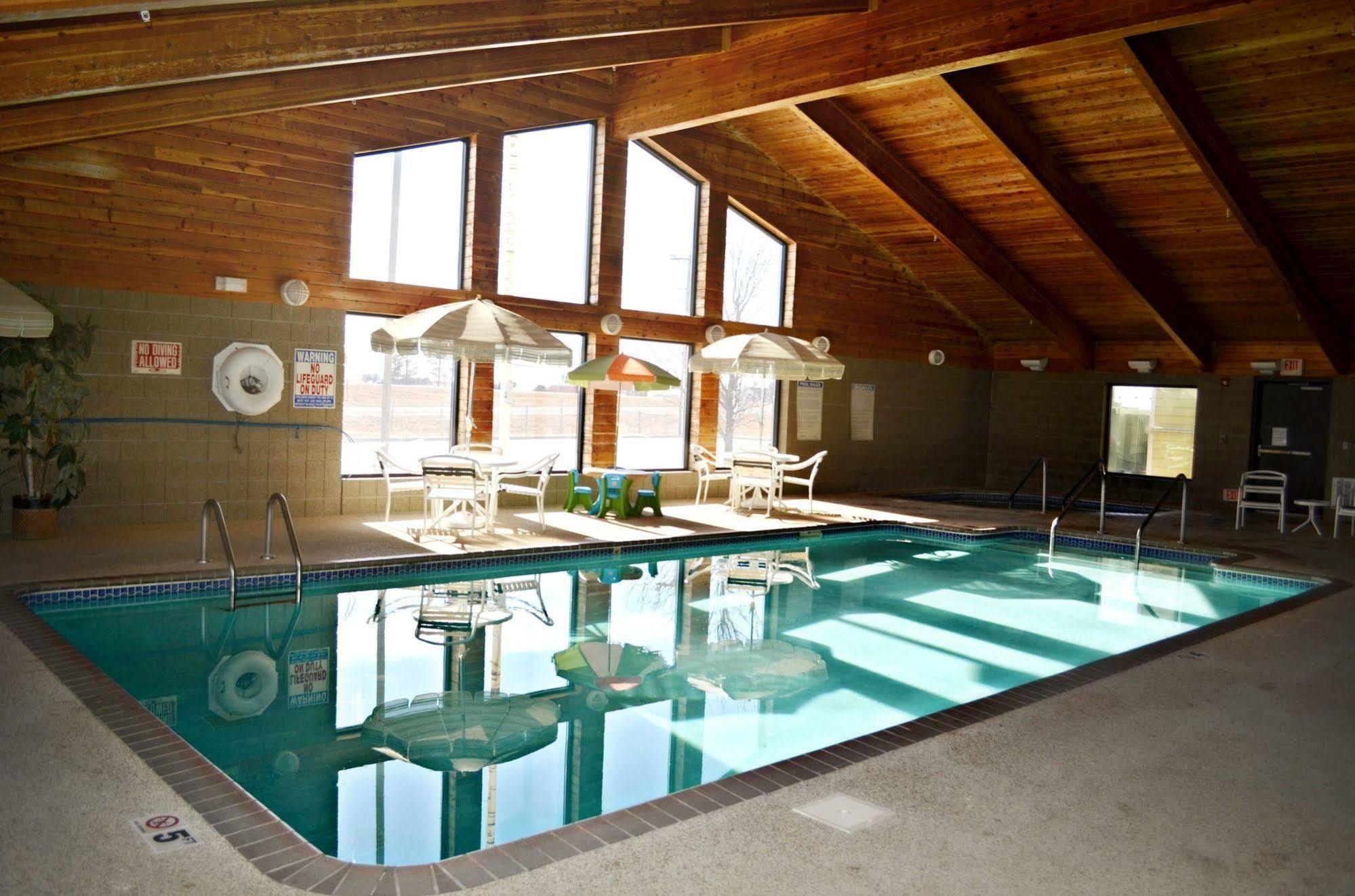 Fossil Creek Hotel & Suites Russell Kültér fotó