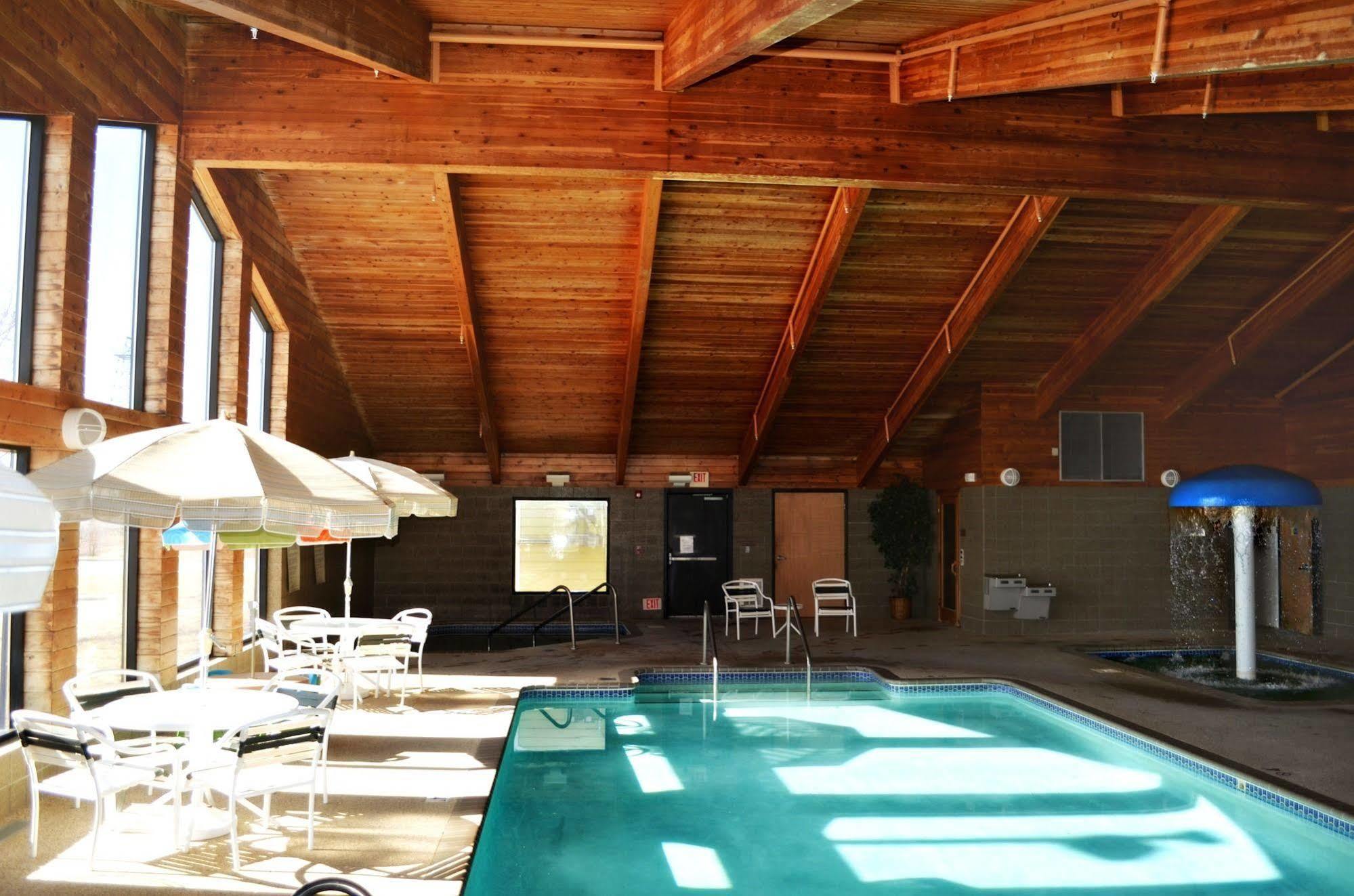 Fossil Creek Hotel & Suites Russell Kültér fotó
