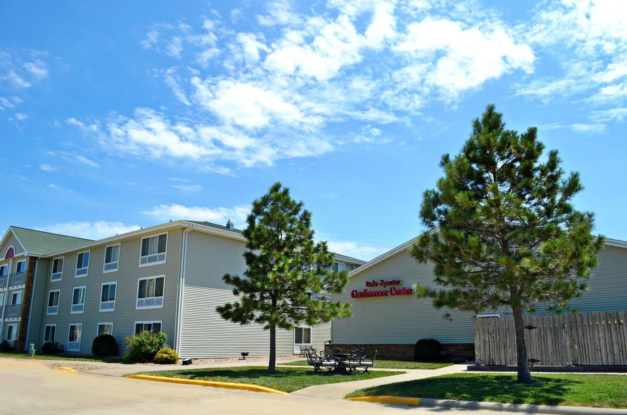 Fossil Creek Hotel & Suites Russell Kültér fotó